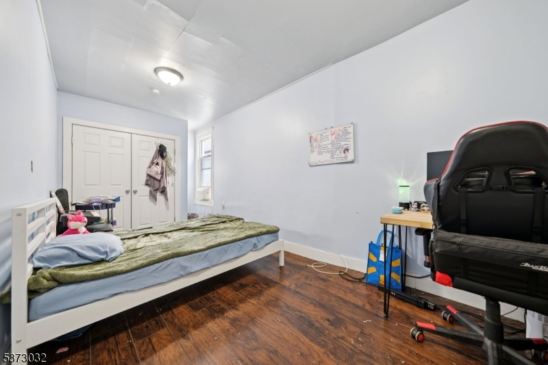 297 W Runyon St
