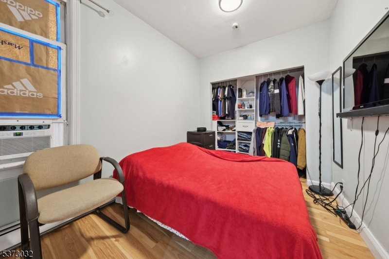 297 W Runyon St