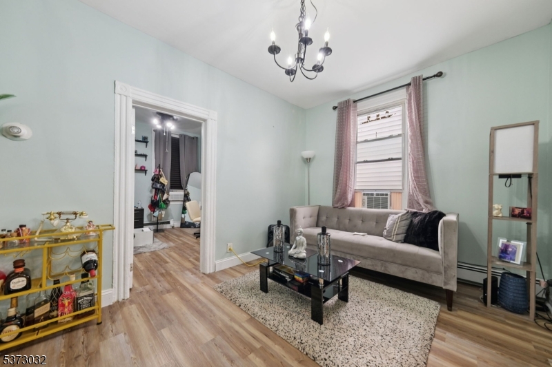 297 W Runyon St