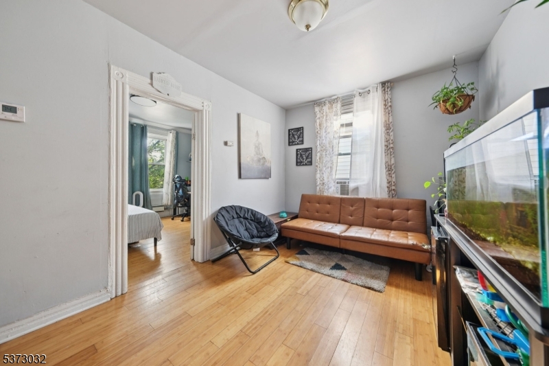 297 W Runyon St