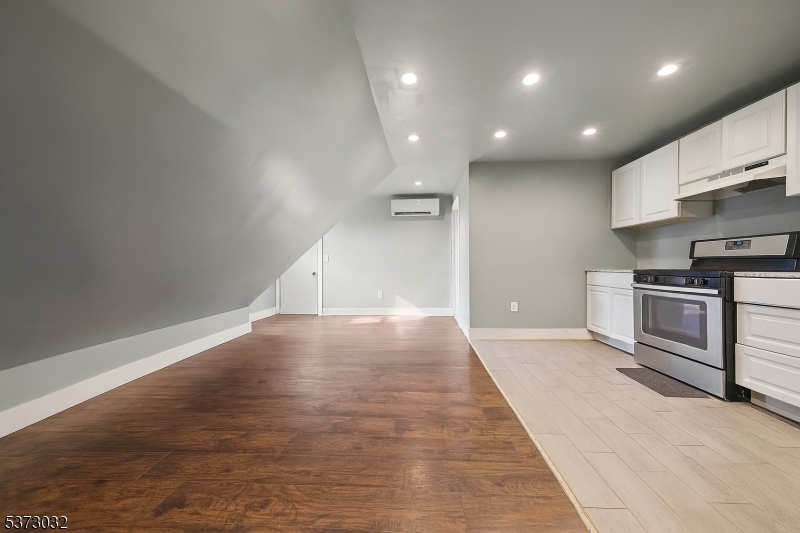 297 W Runyon St