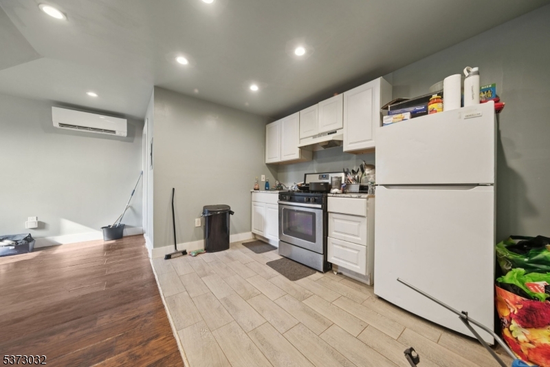 297 W Runyon St