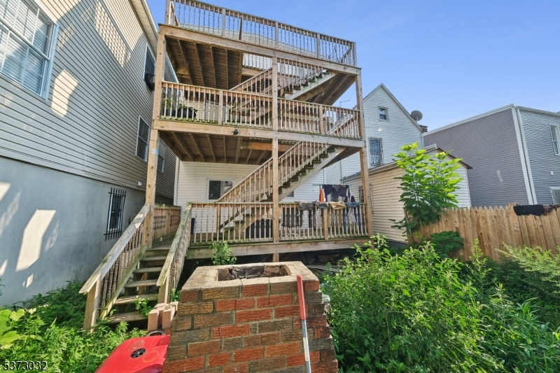 297 W Runyon St