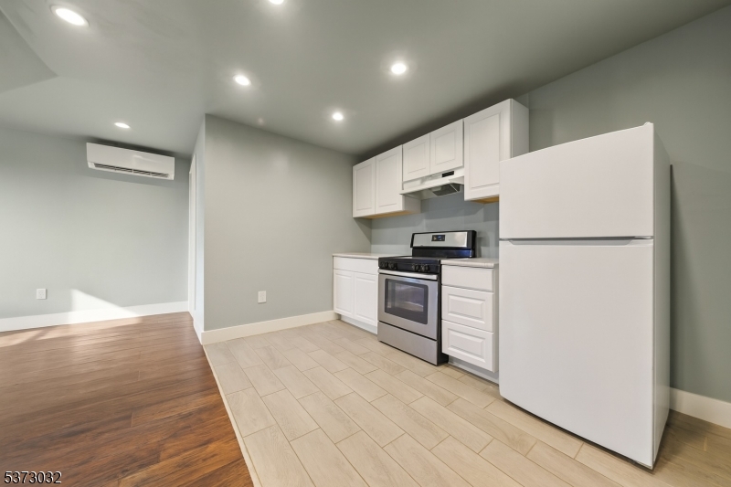 297 W Runyon St