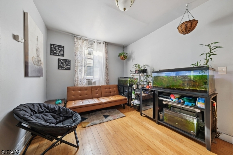 297 W Runyon St