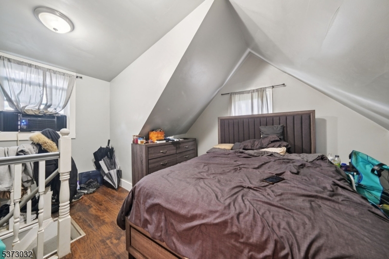 297 W Runyon St