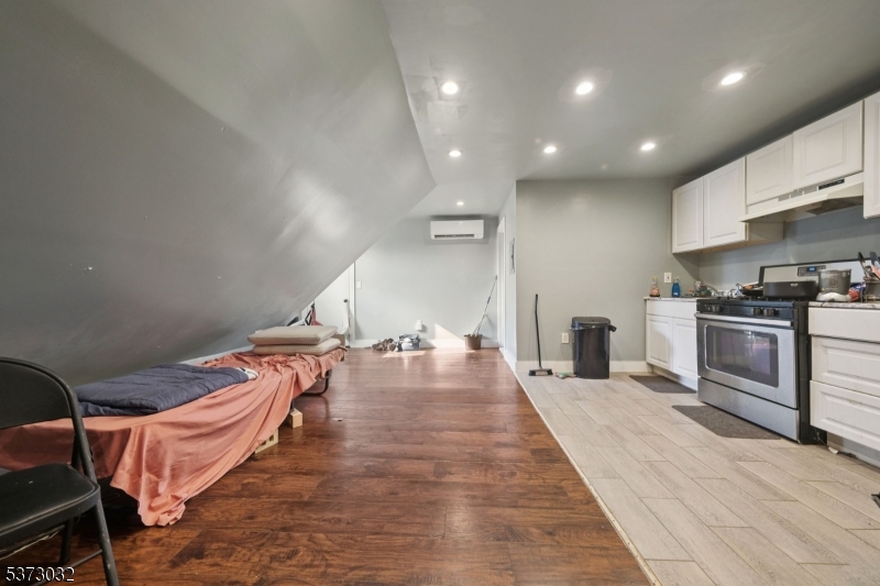 297 W Runyon St