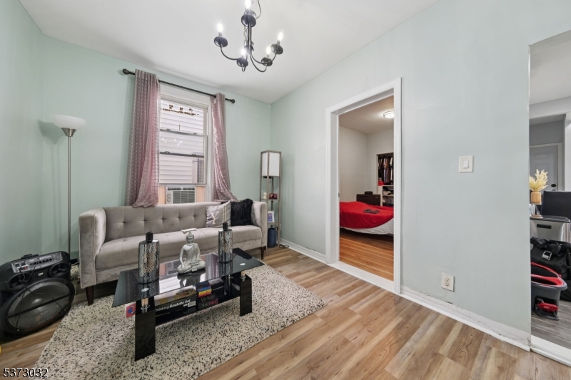 297 W Runyon St