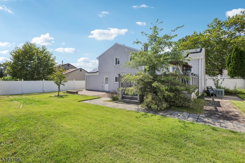 17 Aberdeen Ave