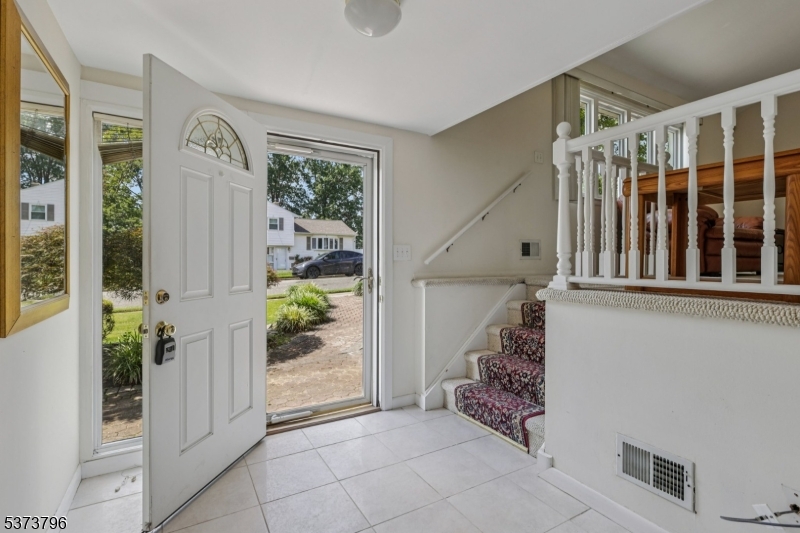 17 Aberdeen Ave