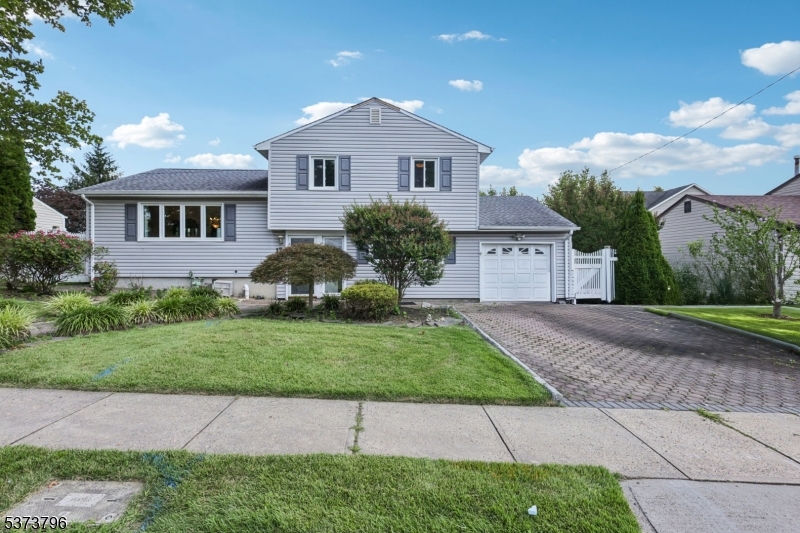 17 Aberdeen Ave