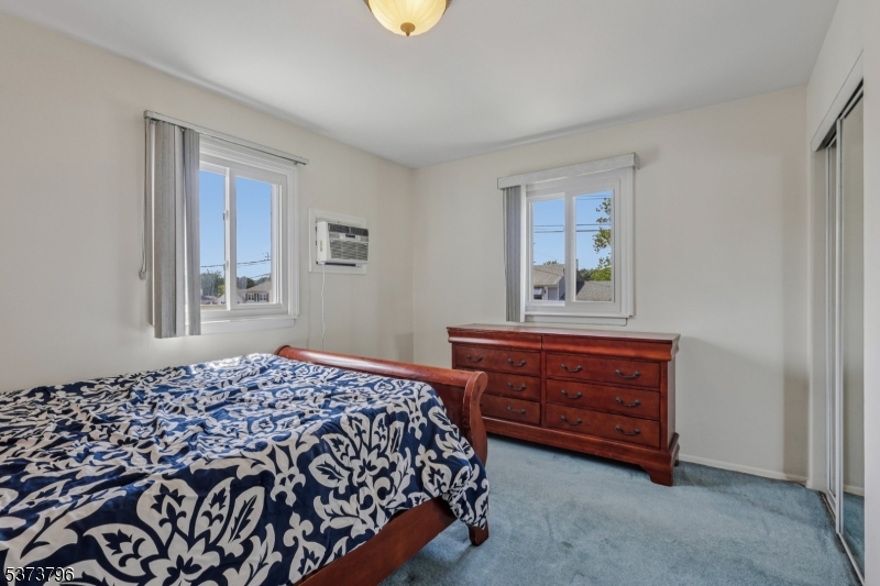 17 Aberdeen Ave