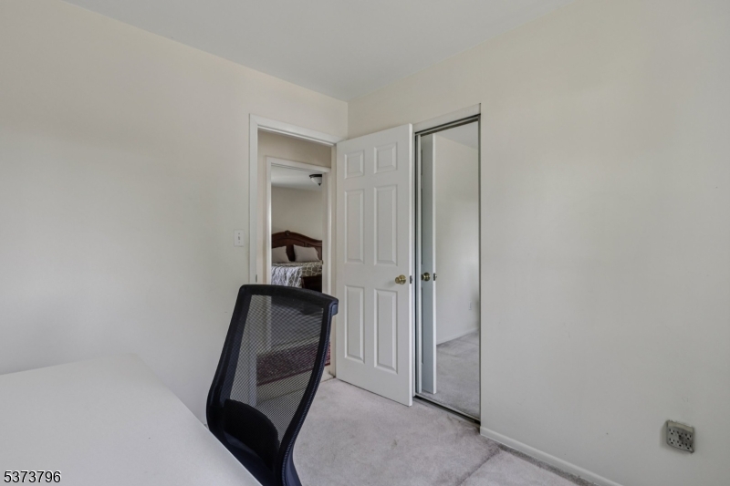 17 Aberdeen Ave
