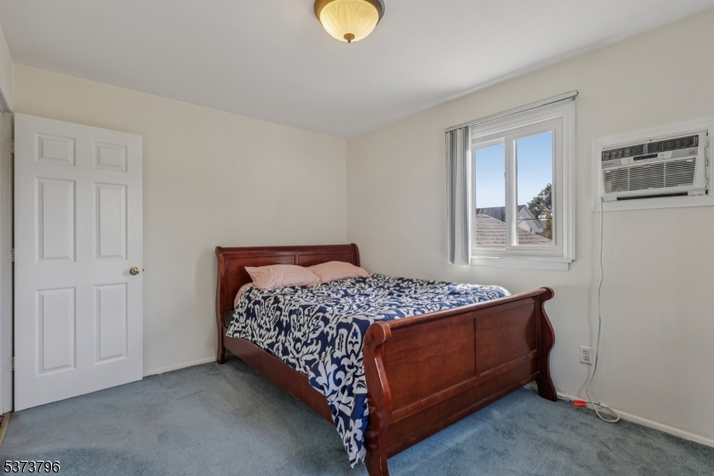 17 Aberdeen Ave