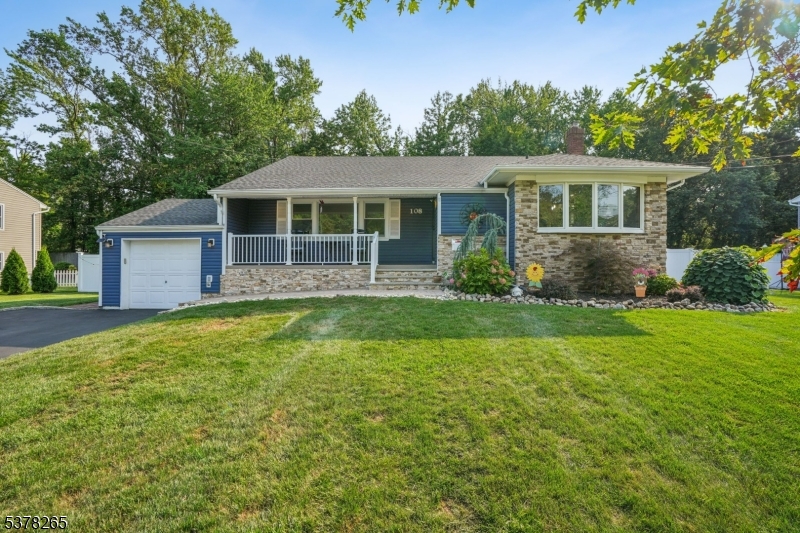 108 Briar Hills Cir