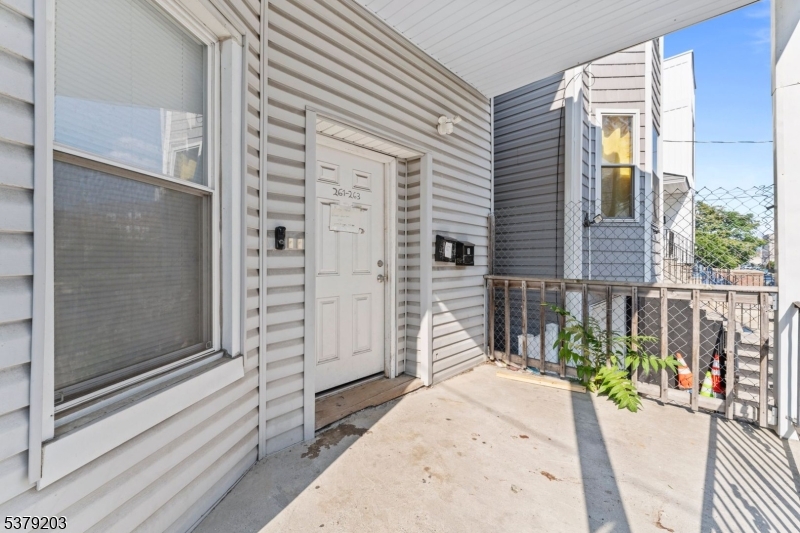 261-263 Fair St 2