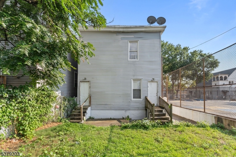 261-263 Fair St 2