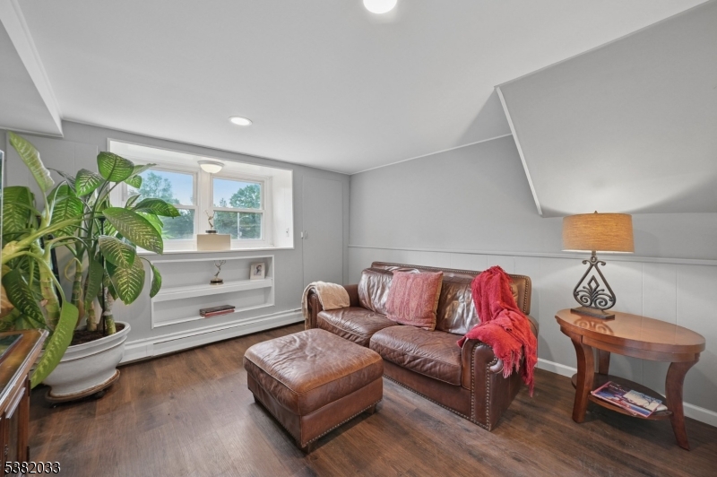 11 Circle Rd