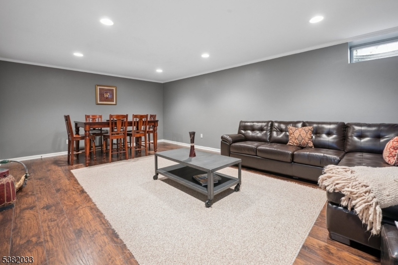 11 Circle Rd