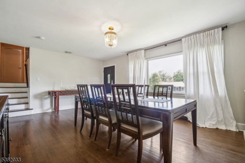 11 Circle Rd