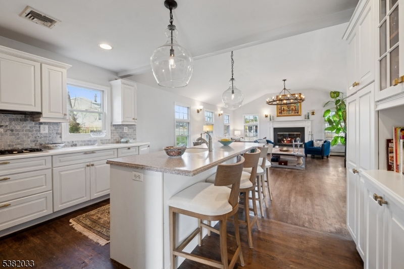 11 Circle Rd