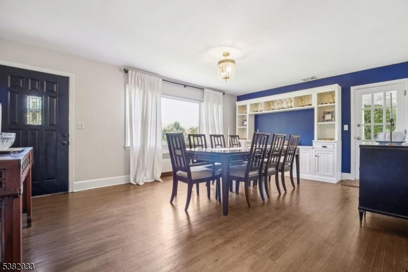 11 Circle Rd