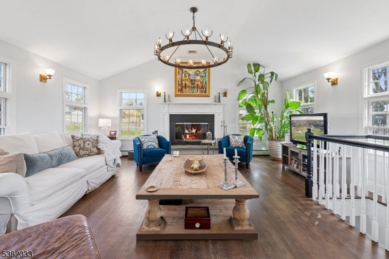 11 Circle Rd