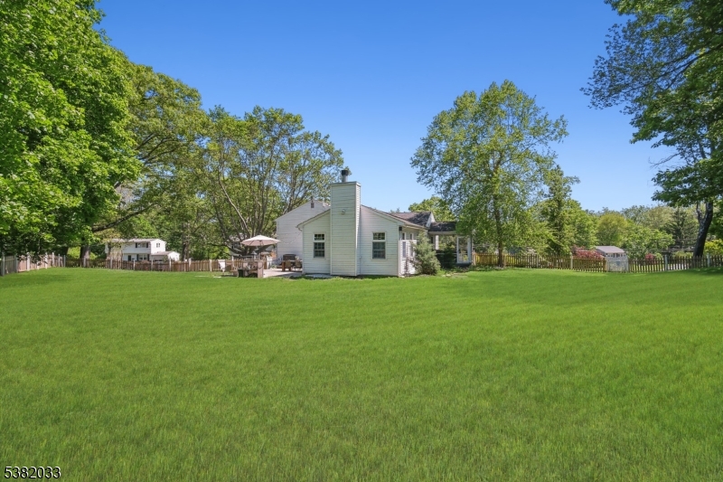 11 Circle Rd