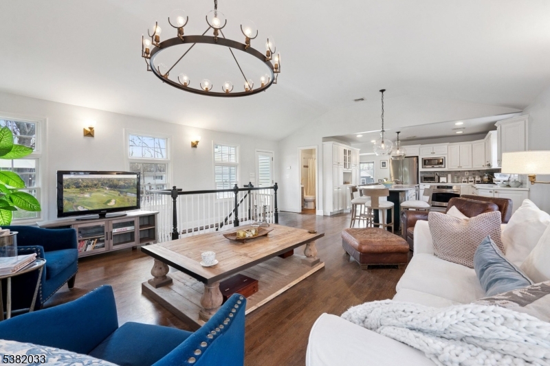 11 Circle Rd