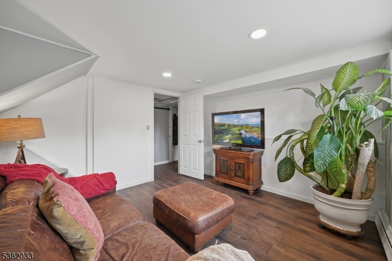 11 Circle Rd