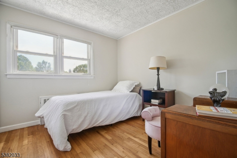 11 Circle Rd