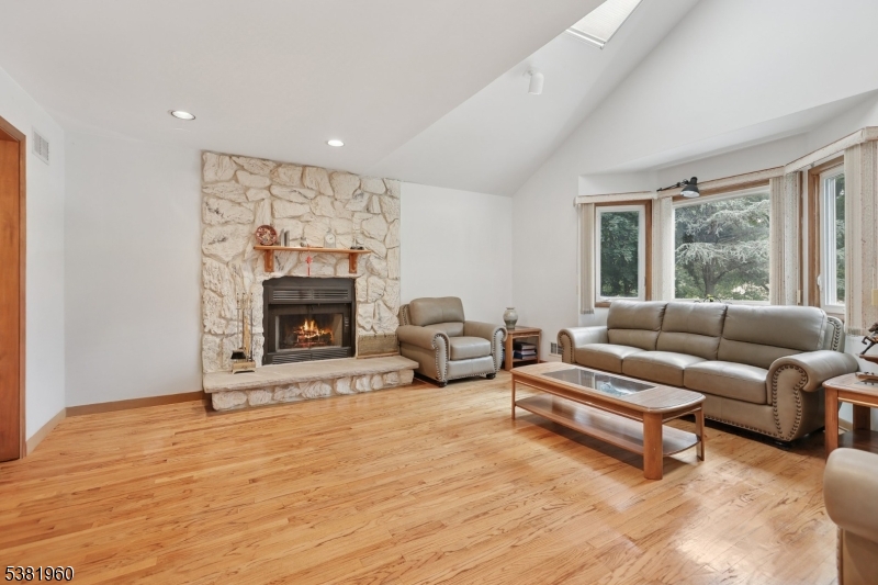 7 Canyon Woods Ct