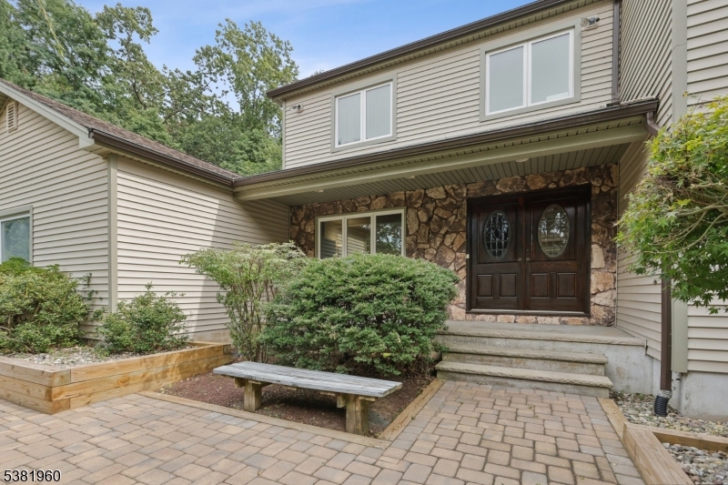 7 Canyon Woods Ct