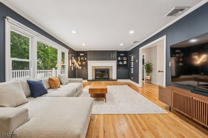 475 Lincoln Ave