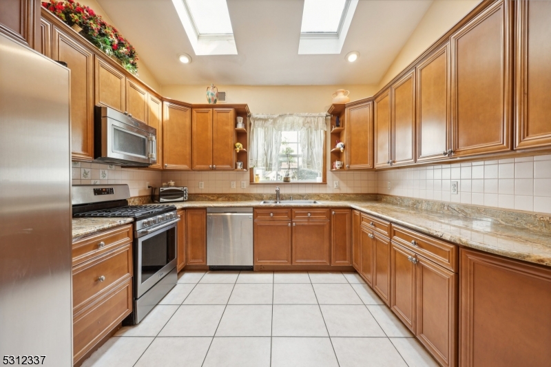 937 Roosevelt Ave