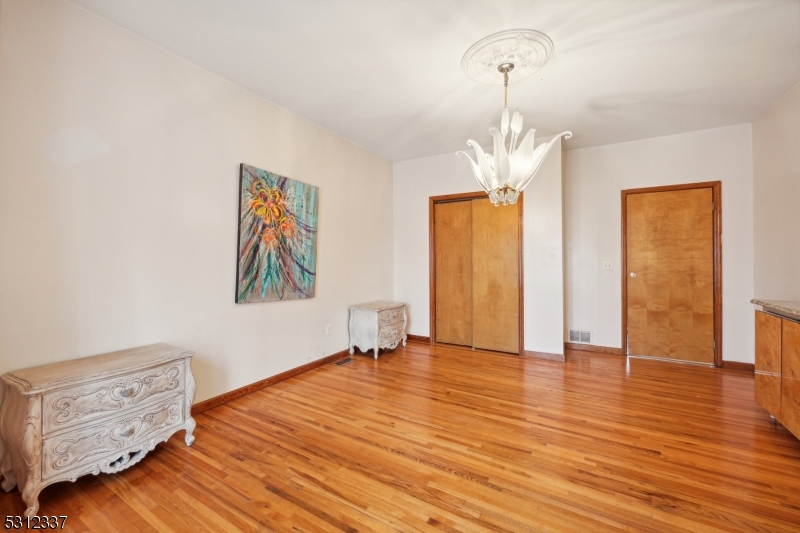 937 Roosevelt Ave