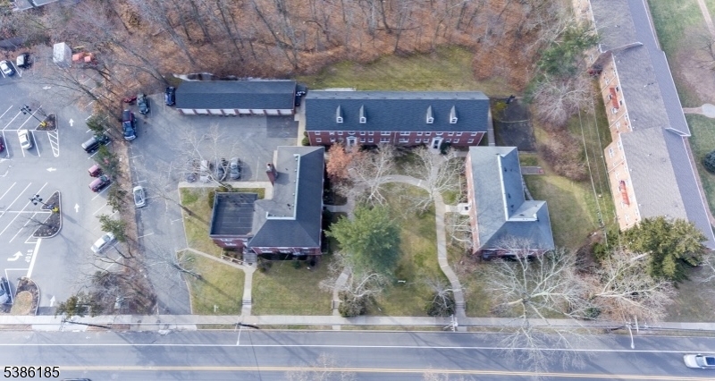 495 Main St E5
