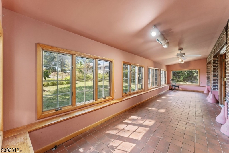 16 Lynn Dr