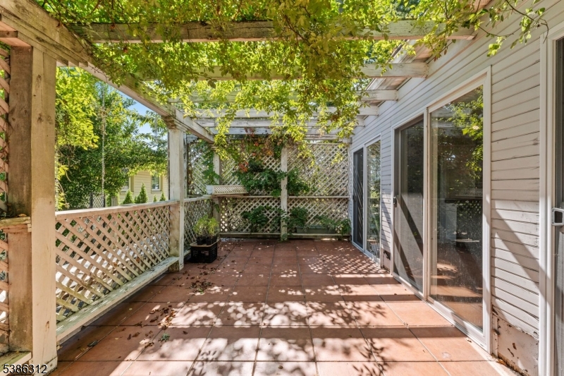16 Lynn Dr