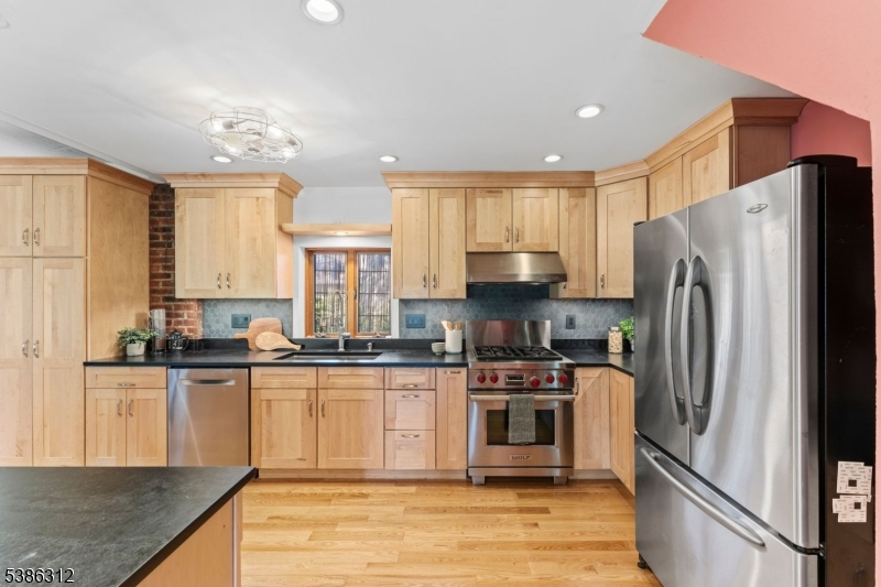 16 Lynn Dr