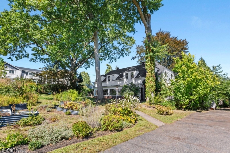 16 Lynn Dr