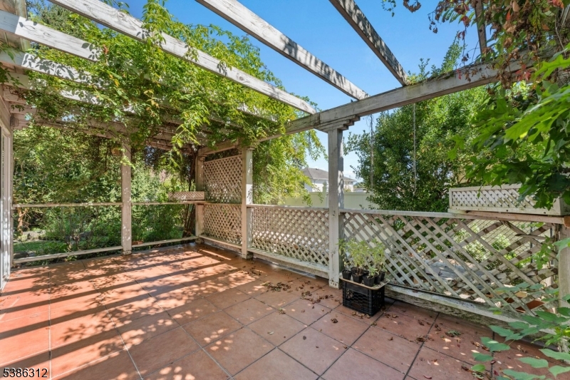 16 Lynn Dr