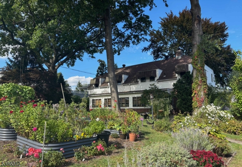 16 Lynn Dr