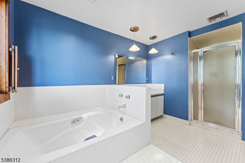 16 Lynn Dr