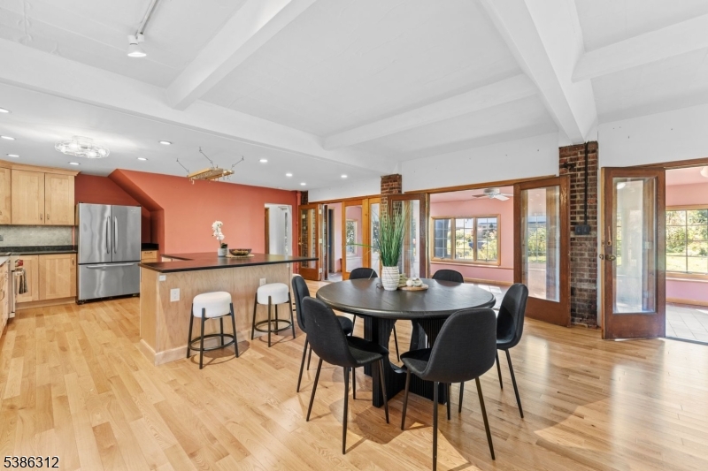 16 Lynn Dr