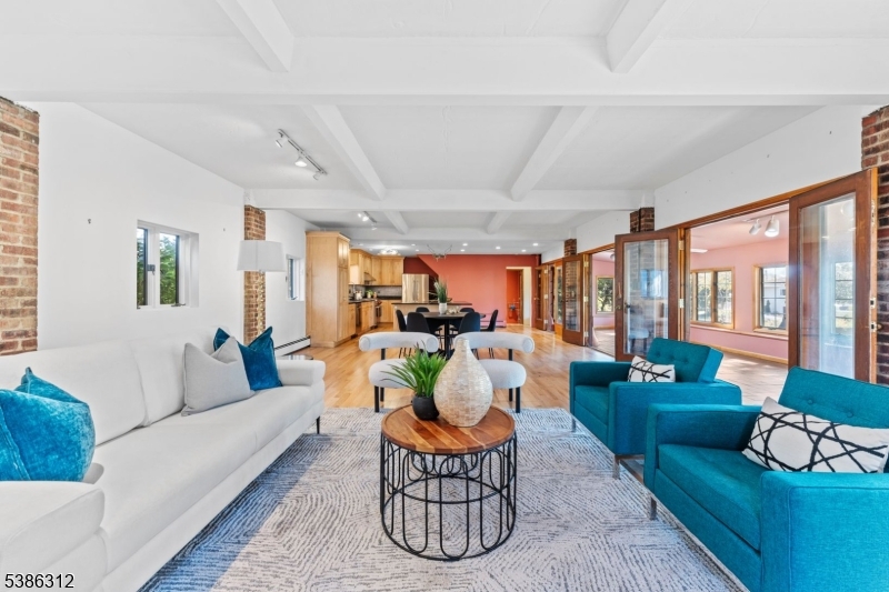 16 Lynn Dr