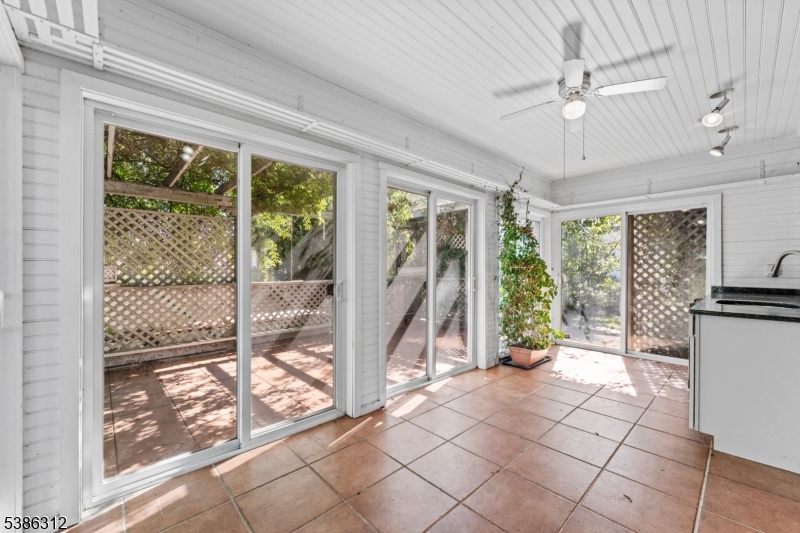 16 Lynn Dr