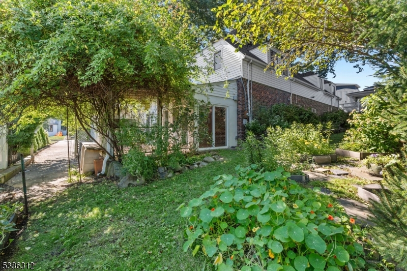 16 Lynn Dr