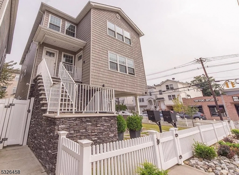 201 Catherine St