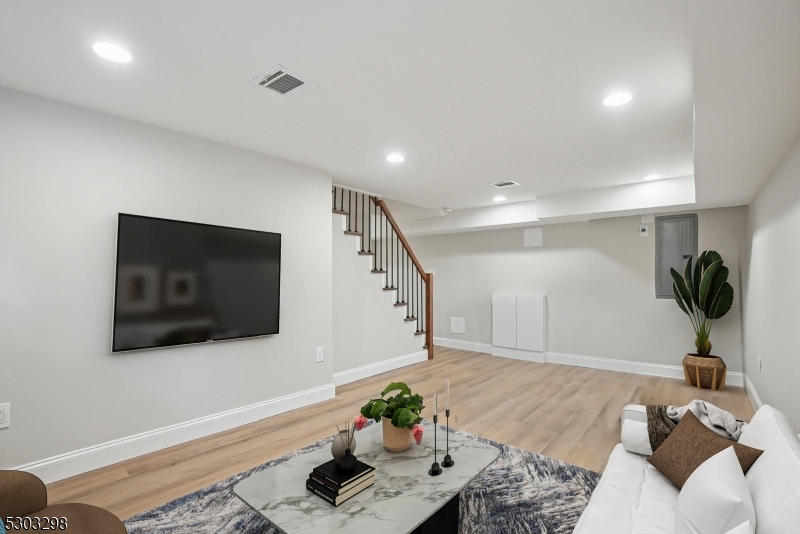 31 Sheridan Ave